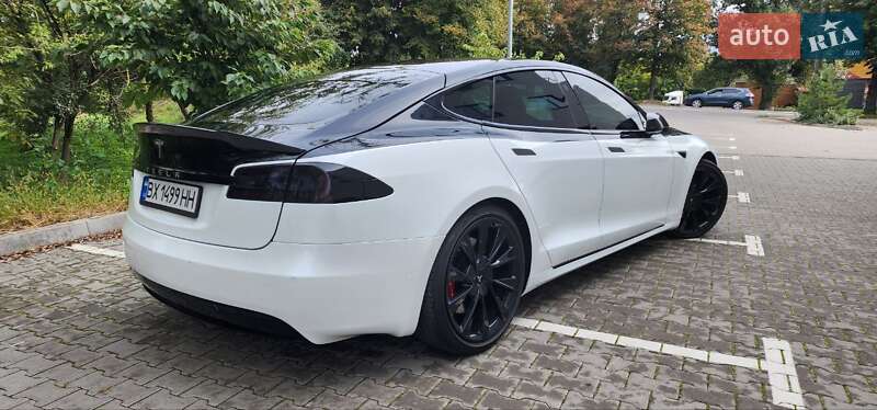 Лифтбек Tesla Model S 2017 в Хмельницком