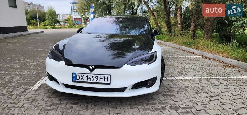 Лифтбек Tesla Model S 2017 в Хмельницком