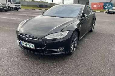 Ліфтбек Tesla Model S 2015 в Здолбуніві
