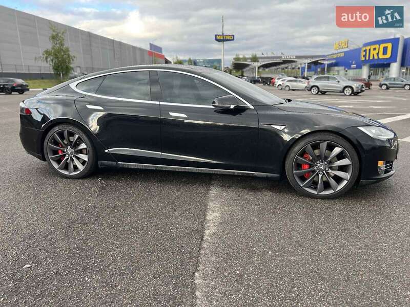 Лифтбек Tesla Model S 2015 в Здолбунове