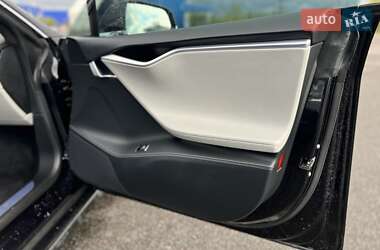 Ліфтбек Tesla Model S 2015 в Здолбуніві
