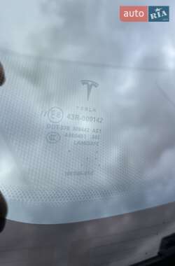 Ліфтбек Tesla Model S 2015 в Здолбуніві