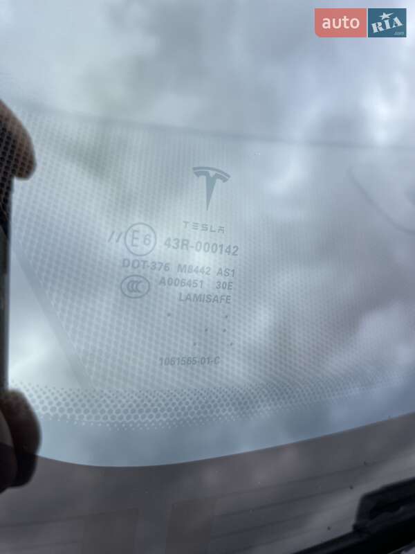 Лифтбек Tesla Model S 2015 в Здолбунове