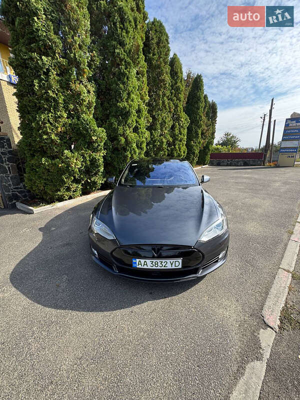 Tesla Model S 2015