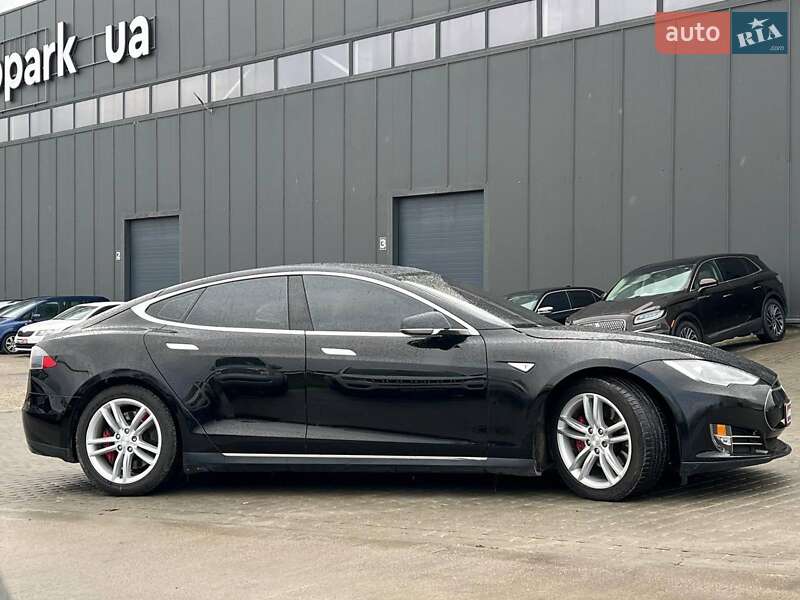 Ліфтбек Tesla Model S 2015 в Львові