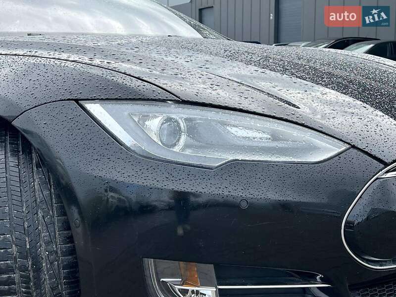 Ліфтбек Tesla Model S 2015 в Львові