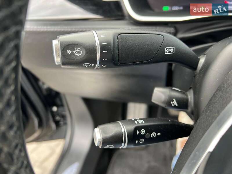 Ліфтбек Tesla Model S 2015 в Львові