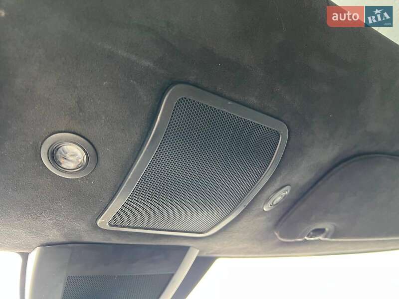 Ліфтбек Tesla Model S 2015 в Львові