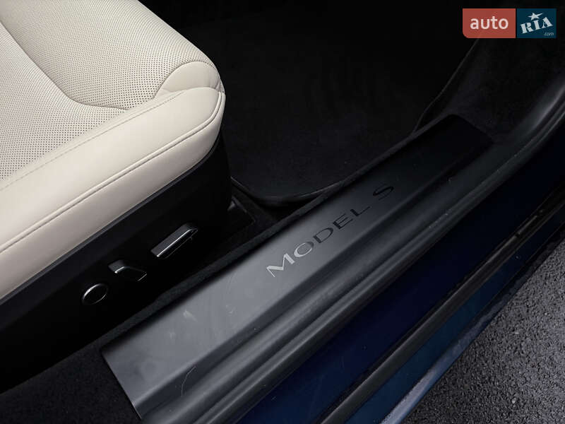 Лифтбек Tesla Model S 2022 в Киеве