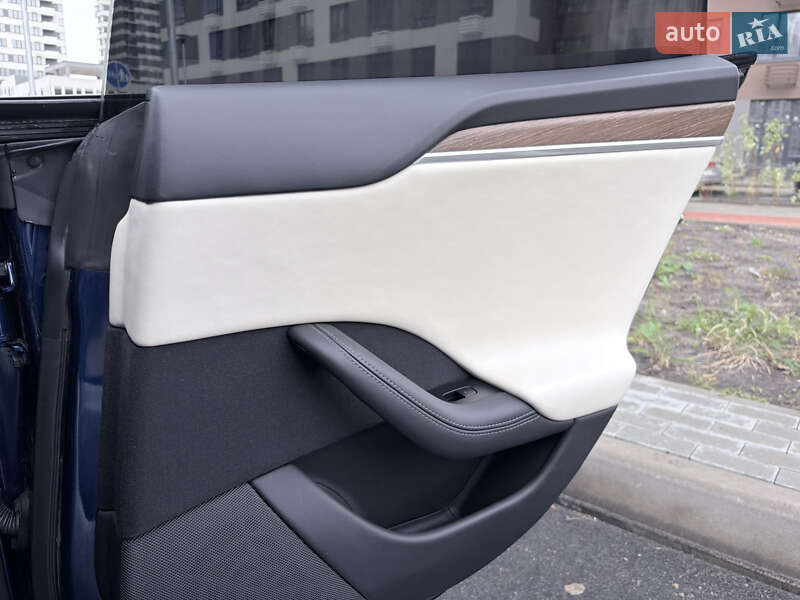 Лифтбек Tesla Model S 2022 в Киеве