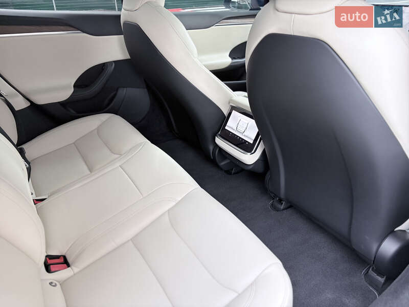 Лифтбек Tesla Model S 2022 в Киеве