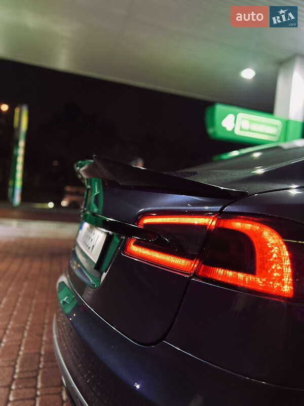 Ліфтбек Tesla Model S 2014 в Черкасах