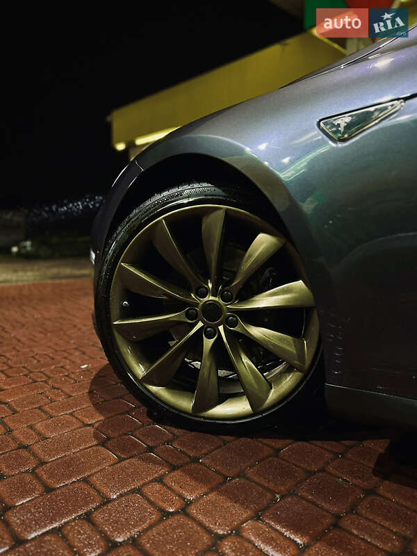 Ліфтбек Tesla Model S 2014 в Черкасах