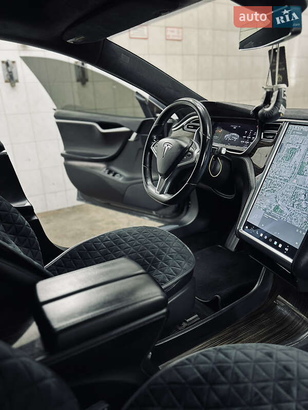 Ліфтбек Tesla Model S 2014 в Черкасах