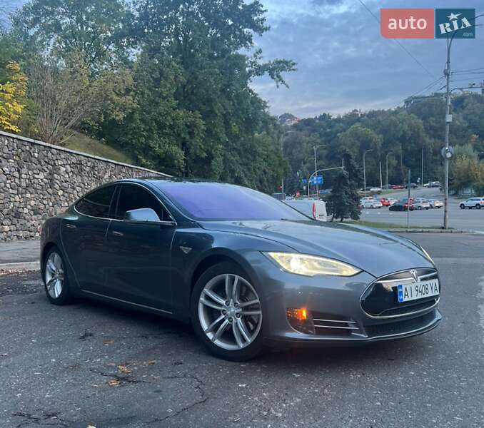 Ліфтбек Tesla Model S 2013 в 