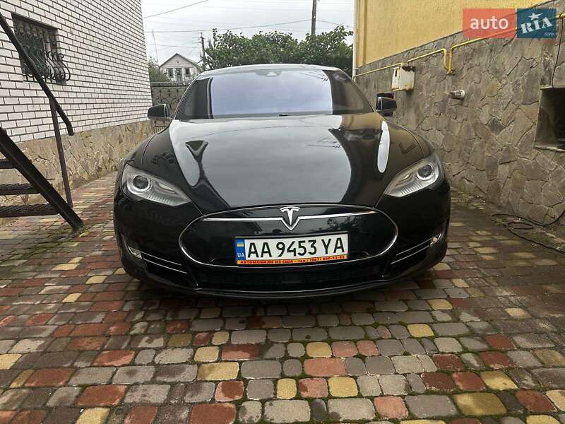 Лифтбек Tesla Model S 2015 в Киеве фото 2 Лифтбек Tesla Model S 2015 в Киеве