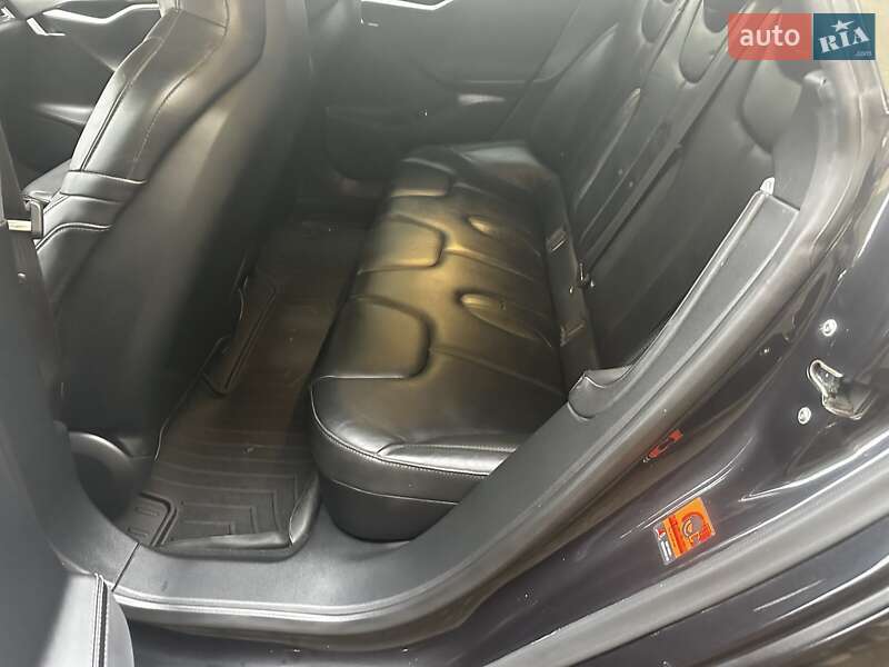 Лифтбек Tesla Model S 2015 в Киеве