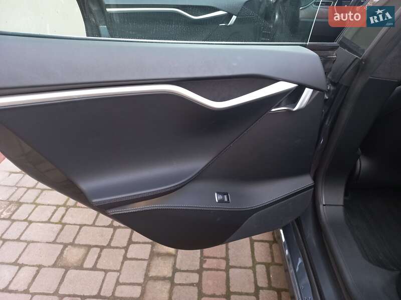 Лифтбек Tesla Model S 2018 в Шептицькому