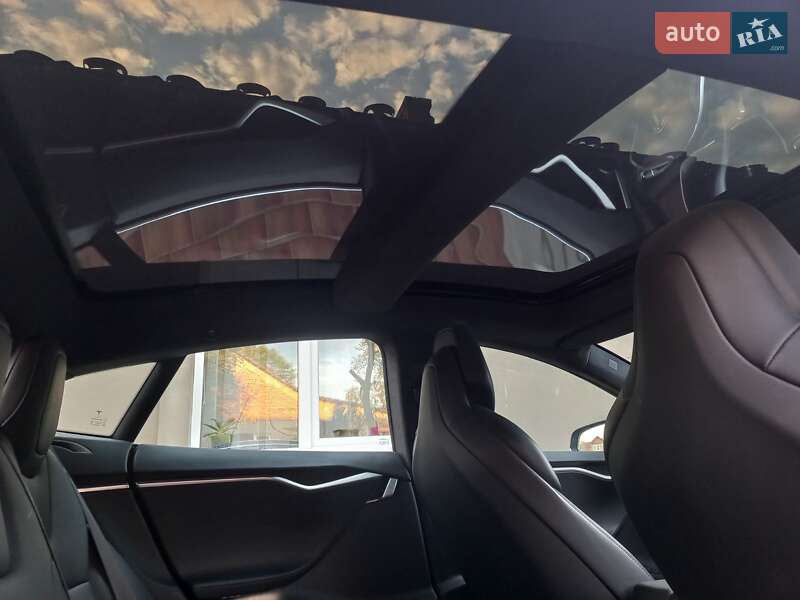 Лифтбек Tesla Model S 2018 в Шептицькому