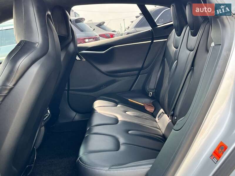 Ліфтбек Tesla Model S 2014 в Львові