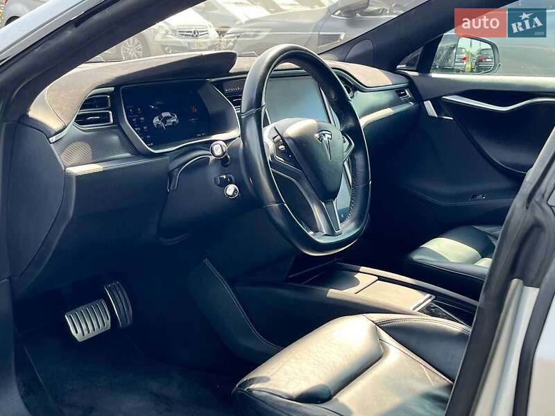 Ліфтбек Tesla Model S 2014 в Львові