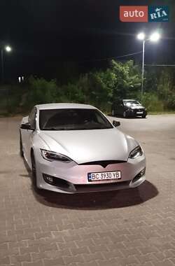 Лифтбек Tesla Model S 2014 в Львове