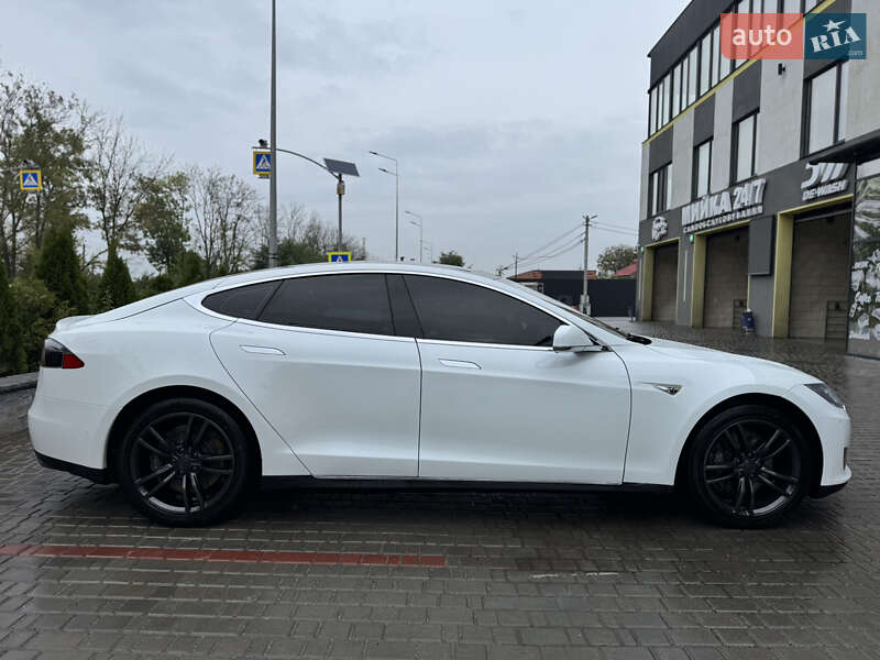 Лифтбек Tesla Model S 2016 в Виннице
