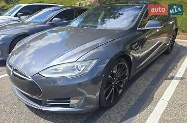 Tesla Model S 2015