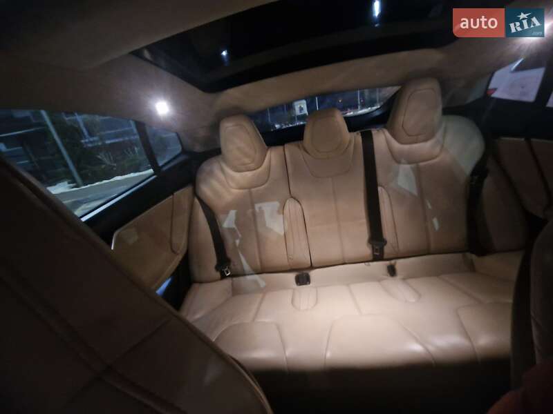 Ліфтбек Tesla Model S 2016 в Києві