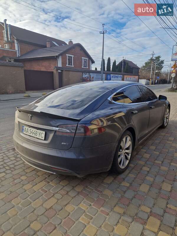 Ліфтбек Tesla Model S 2016 в Києві