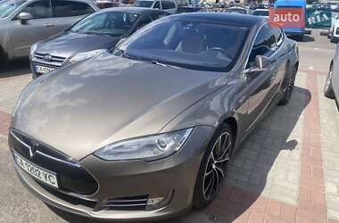 Лифтбек Tesla Model S 2016 в Черкассах