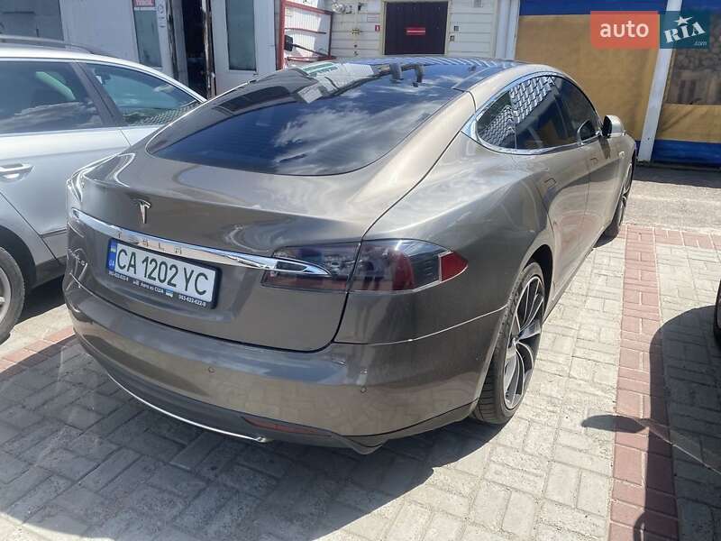 Ліфтбек Tesla Model S 2016 в Черкасах