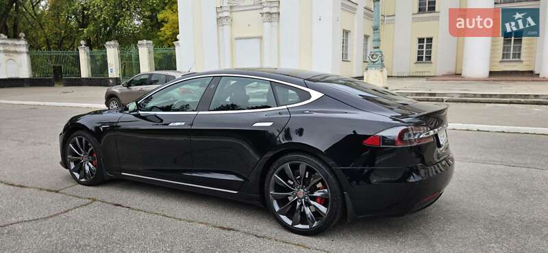 Лифтбек Tesla Model S 2017 в Желтых Водах фото 10 Лифтбек Tesla Model S 2017 в Желтых Водах