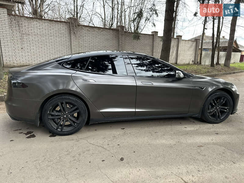 Ліфтбек Tesla Model S 2014 в Вінниці