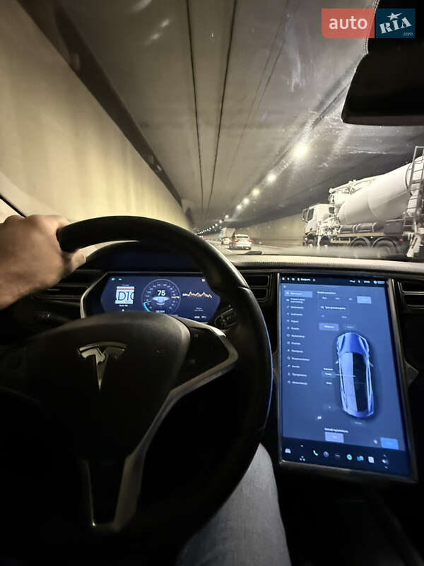 Ліфтбек Tesla Model S 2013 в Львові