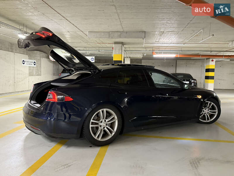 Ліфтбек Tesla Model S 2013 в Львові