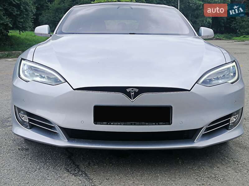 Ліфтбек Tesla Model S 2018 в Івано-Франківську