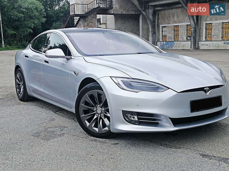Ліфтбек Tesla Model S 2018 в Івано-Франківську