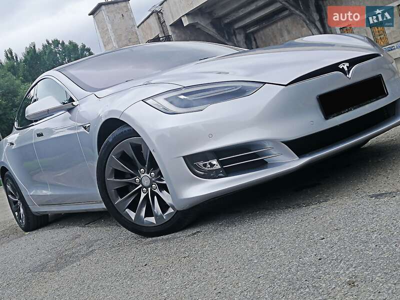 Ліфтбек Tesla Model S 2018 в Івано-Франківську