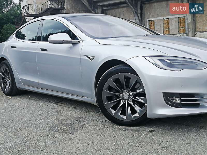 Ліфтбек Tesla Model S 2018 в Івано-Франківську