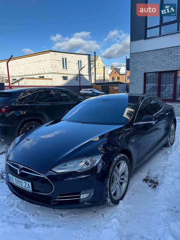 Ліфтбек Tesla Model S 2013 в 