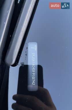 Лифтбек Tesla Model S 2013 в 