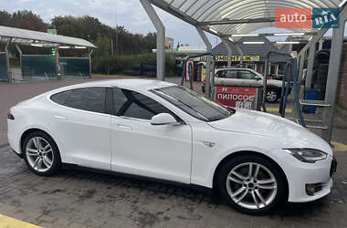 Лифтбек Tesla Model S 2015 в Ровно