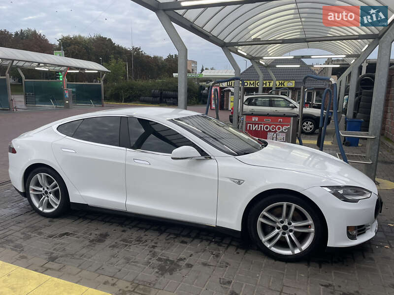 Ліфтбек Tesla Model S 2015 в 