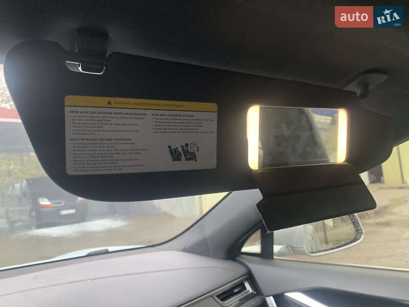 Лифтбек Tesla Model S 2018 в Ивано-Франковске