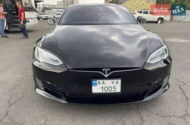 Лифтбек Tesla Model S 2016 в 