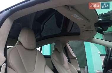 Лифтбек Tesla Model S 2017 в 