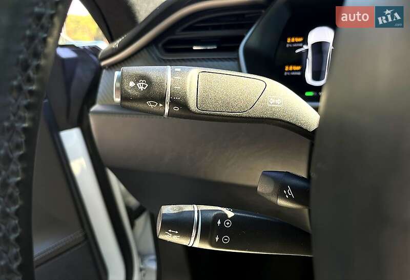 Ліфтбек Tesla Model S 2018 в Дубні