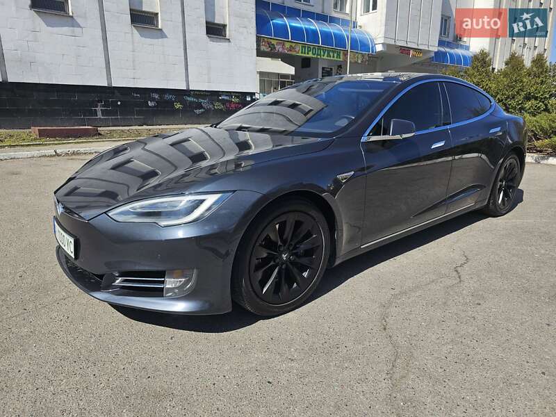 Tesla Model S 2016
