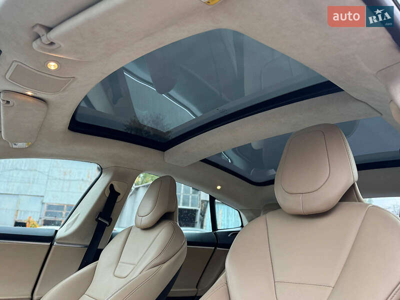 Ліфтбек Tesla Model S 2017 в Києві